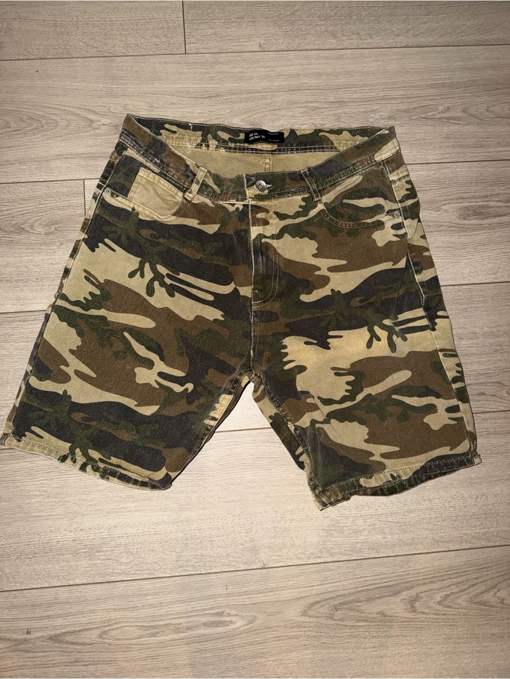Zara Men's Camo Cargo Shorts in Olive and Khaki